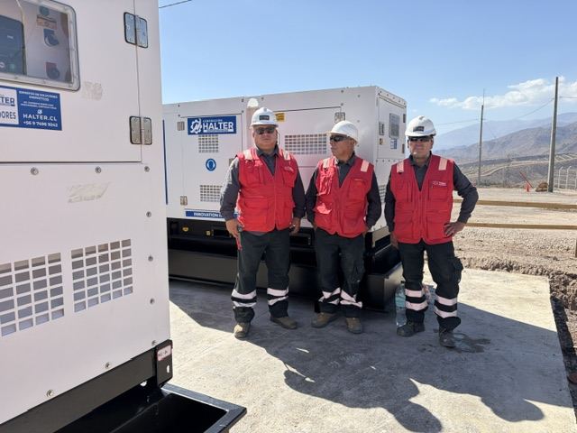 Equipo de Work Solutions en faena