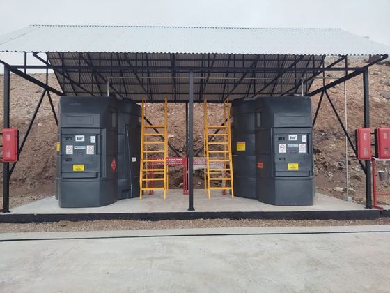 Estación de combustible doble